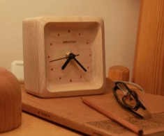 Log alarm clock