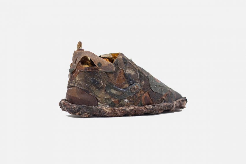 Olaniyi Studio creates “living” footwear designed to decay on Inspirationde