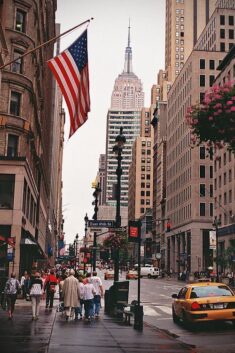 25 Free Aesthetic New York Wallpapers For iPhone That You’ll Love