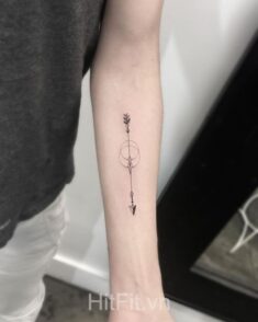 Tattoo đơn giản thôi với một mũi tên đơn