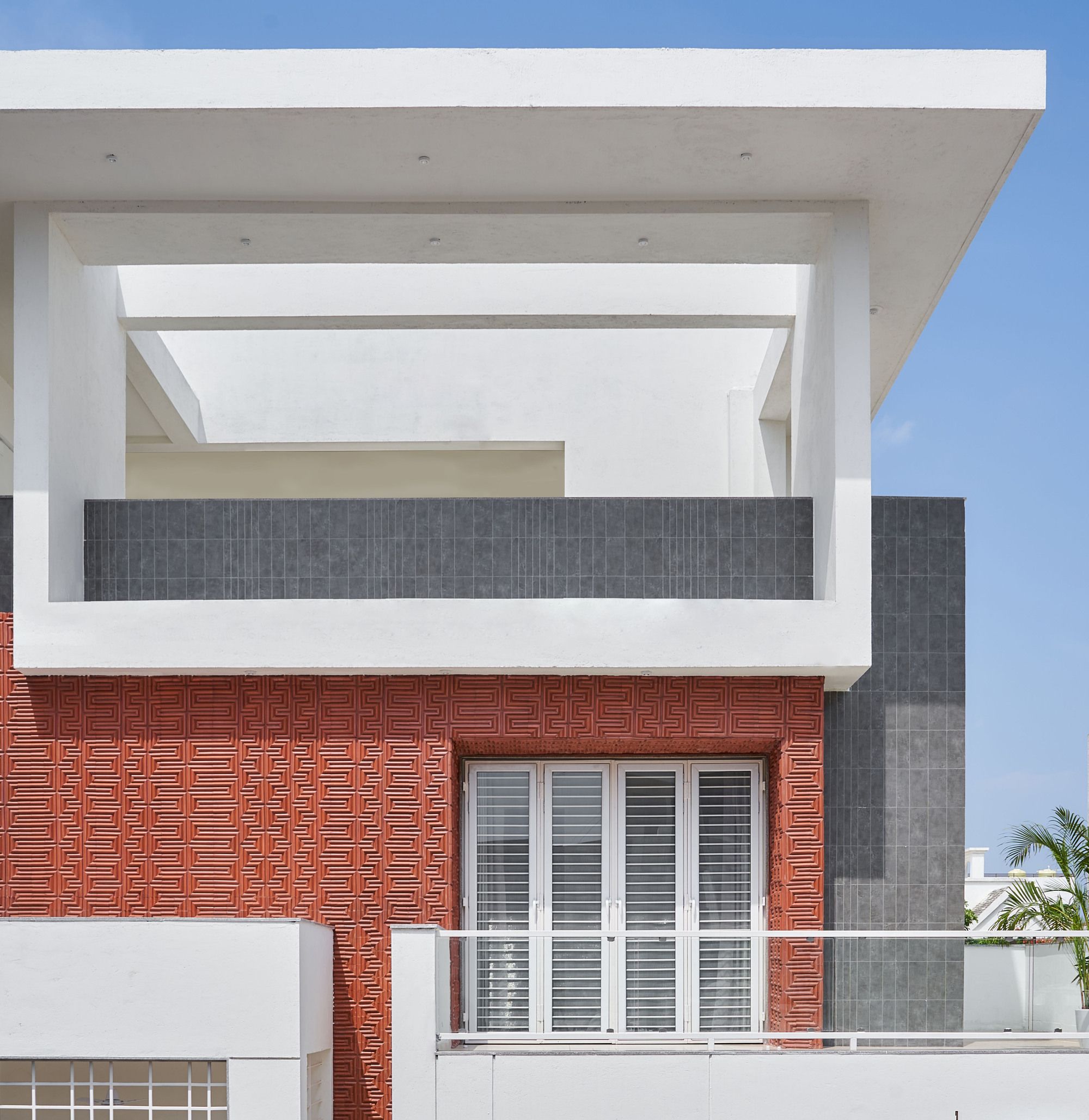 Colorful Mosaics House / Manoj Patel Design Studio