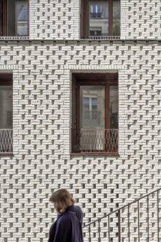 14 Social Housing Units / mobile architectural office