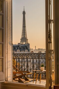 Top 18 Hotels With A View Of The Eiffel Tower In Paris | ItsAllBee