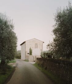 Presicci + Pantanella D’Ettorre Architetti creates minimal Tuscan farmhouse