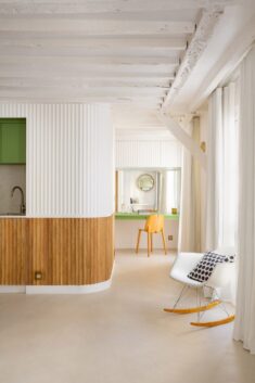 Pierre-Louis Gerlier Architecte gives Paris apartment hotel-like aesthetic