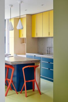 R2 studio enlivens Victorian London home with bold colour palette