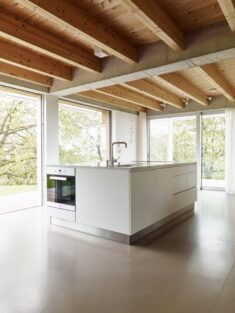 RicharDavidArchitekti tops Czech home with a greenhouse