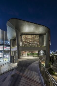 Pizza 4P’s Hai Phong / Takashi Niwa Architects