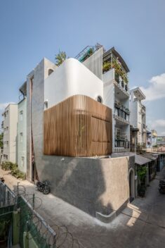 Alone House / Story Architecture