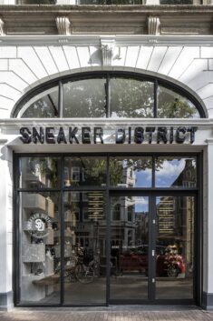 Sneaker District Amsterdam / Barde + vanVoltt