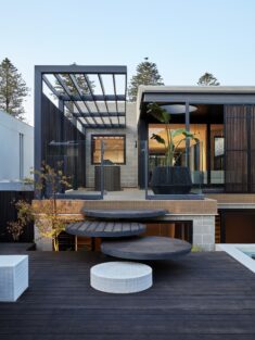 Shutter House  / State of Kin + Mobilia