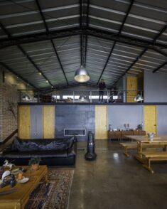 Warehouse House / Sebastián Mora Arquitecto