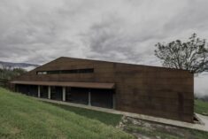Warehouse House / Sebastián Mora Arquitecto