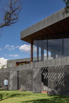 Reims 502 places pool atop basalt-clad Mexican home