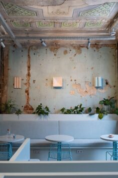 Zerno Coffee Shop  / Studio11