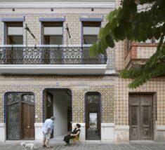 Rehabilitation of Two Dwellings in El Cabanyal / Lola Bataller + Noelia Falcón