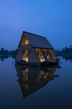 Floating Bamboo House offers model for “stable and safe accommodation”