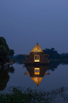 Floating Bamboo House offers model for “stable and safe accommodation”