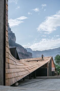 Sculptural roof helps Taihang Xinyu Art Museum blend into mountainside