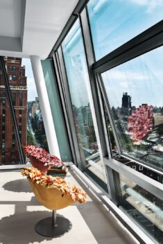Eye in the Sky: Urban Apartment Overlooking NYC’s The High Line