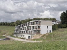 65 Degree Group Housing / Bertola architecture