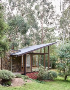 A Luscious Mid-Century Modern Retreat in the Australian Bush – Mid Century Home