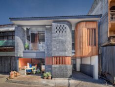 Baan Priggang / BodinChapa Architects