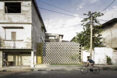 House Between Blocks / Natura Futura Arquitectura