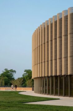 John Ronan Architects creates circular brick building for Chicago Park District