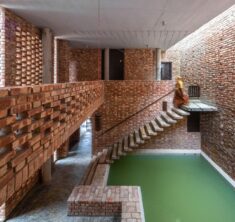 Shikor Country House / Spatial Architects