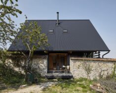 The House Between the Walls / arba