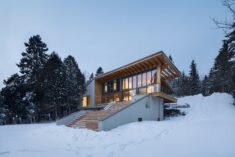 This Lakeside Family Home in Canada Celebrates the Life Aquatic