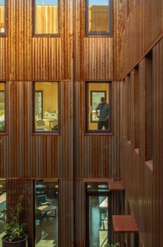 Waechter Architecture completes “all-wood” building in Portland