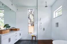 5 Homes With Soothing, Modern Bathrooms