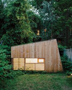 @dwellmagazine: “In a Brooklyn backyard an off-duty architect builds a structure that test ...